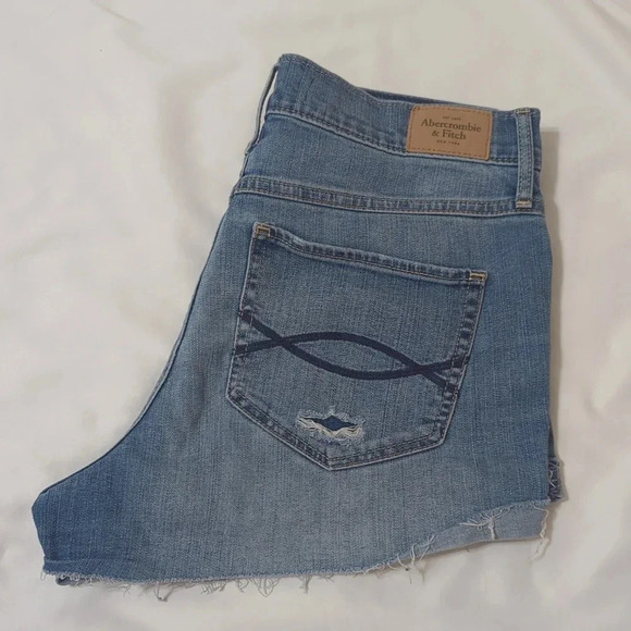 Abercrombie & Fitch High Rise Medium Destroy Short, Color Blue Size 30 - Picture 3 of 15